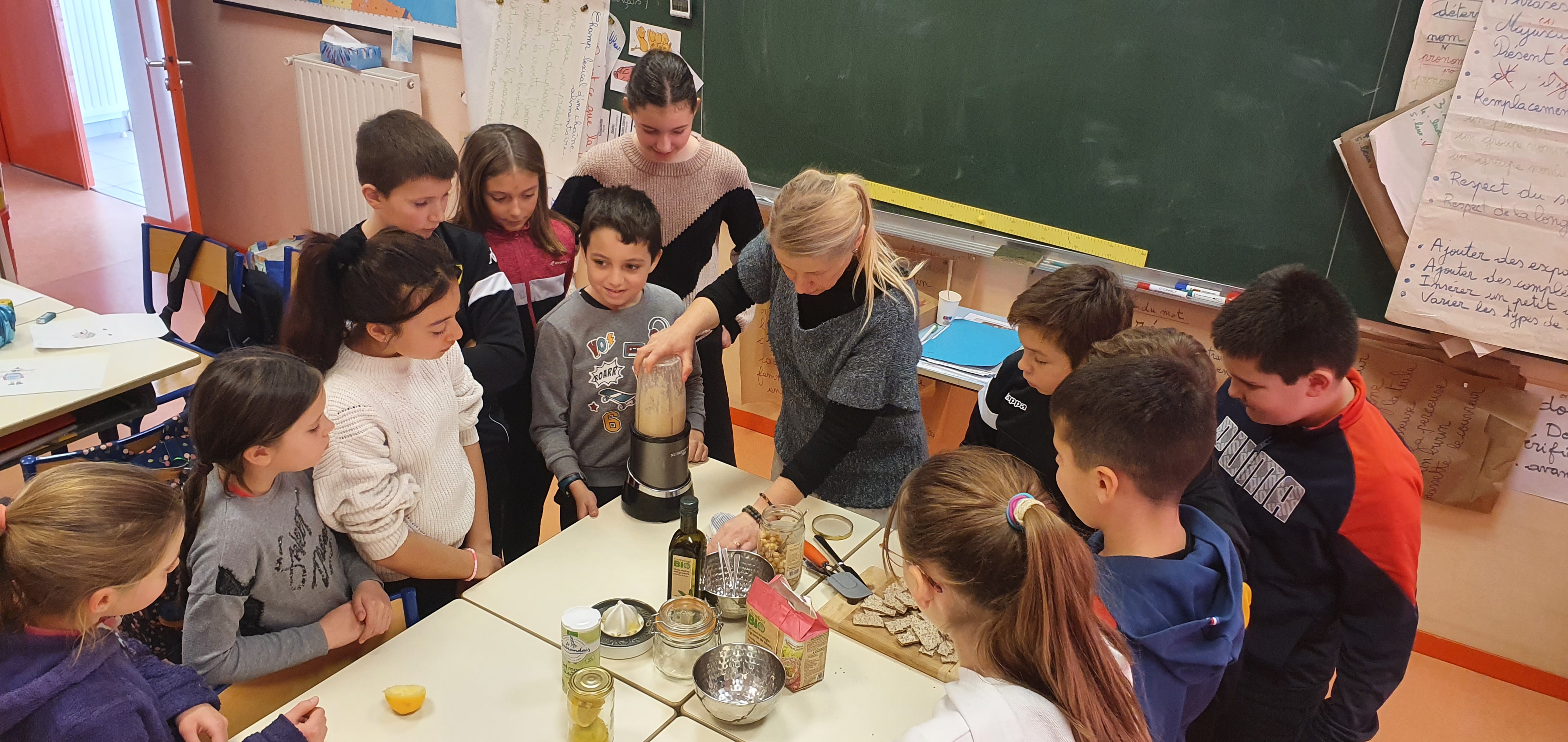 Groupe d’enfants lors d’un atelier avec l’association AVEC
