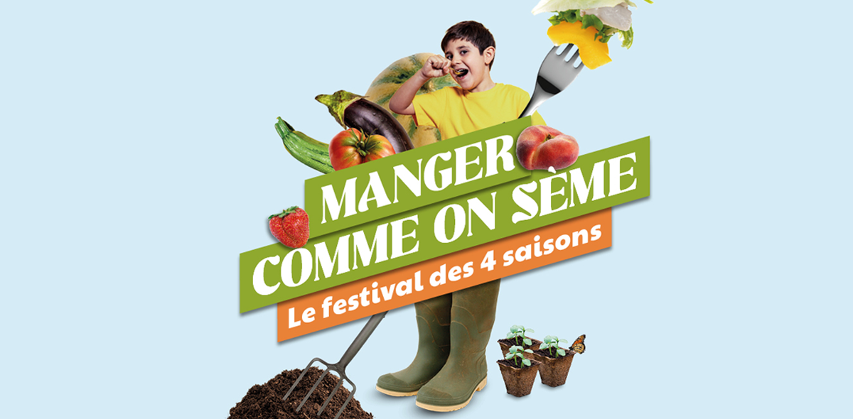 Enfant entouré de légumes et de d’outils de jardin.